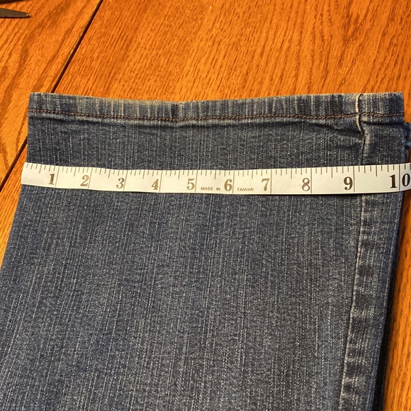 PERFECTLY SLIMMING LEVI'S JEANS - Picture 8 of 15